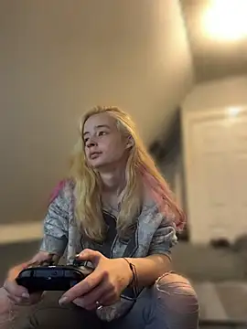 SeccySerena online show from April 13, 2026, 5:29 pm