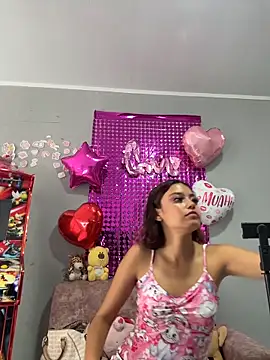 TamaraMera online show from June 10, 2026, 7:46 pm