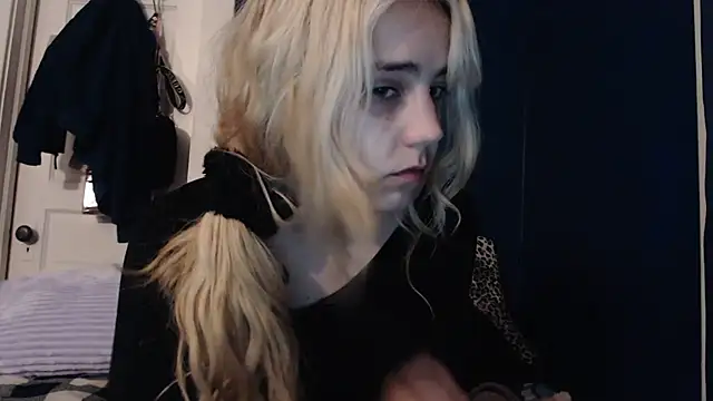 Snapshot of RubySmoke chatting on October 4, 2025, 11:19 am RubySmoke online show from October 4, 2025, 11:19 am