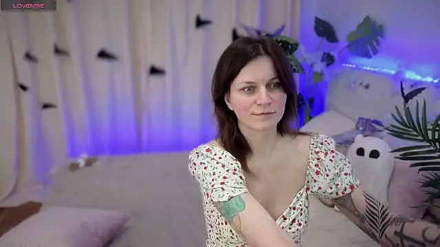 Snapshot of TinaMelt chatting on October 21, 2025, 6:52 pm TinaMelt online show from October 21, 2025, 6:52 pm