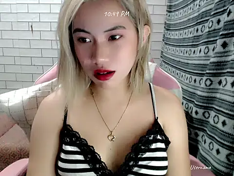 Rainea149 online show from November 8, 2025, 2:50 pm