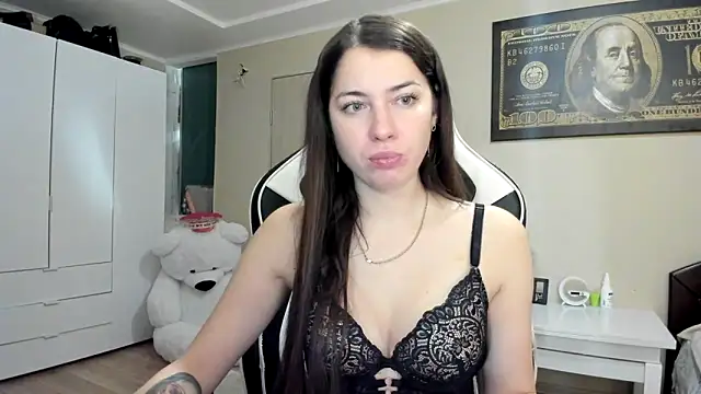 Snapshot of EmiLovsi chatting on October 10, 2025, 4:50 pm EmiLovsi online show from October 10, 2025, 4:50 pm