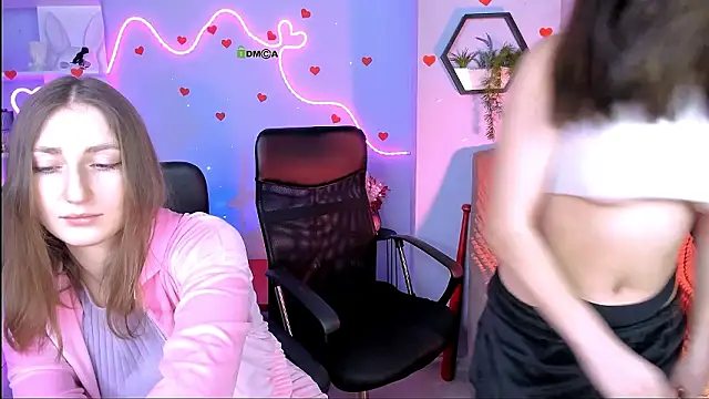 eva smiith  online show from February 18, 2026, 6:53 am