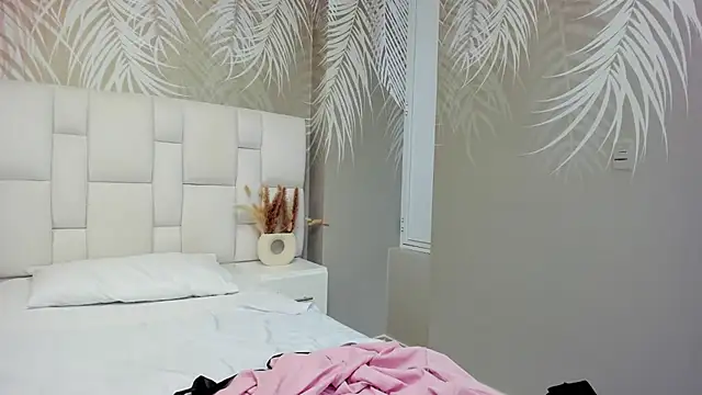 Snapshot of Anni_petite_ chatting on September 13, 2025, 9:14 pm Anni petite  online show from September 13, 2025, 9:14 pm