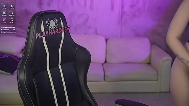 Snapshot of Esmie_Smile chatting on February 13, 2026, 12:28 am Esmie Smile online show from February 13, 2026, 12:28 am