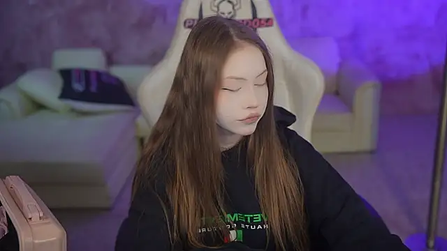 Snapshot of Esmie_Smile chatting on February 21, 2026, 10:55 pm Esmie Smile online show from February 21, 2026, 10:55 pm