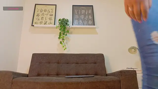 RiriiBrunette   online show from March 25, 2026, 7:31 pm