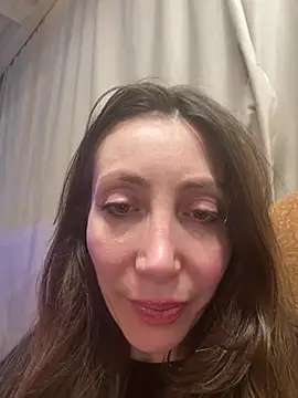 HellaryTourent online show from February 1, 2026, 5:44 pm