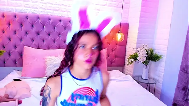 amber sparkle online show from September 13, 2025, 12:38 pm