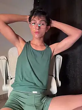 Snapshot of Angel_bunny2 chatting on November 9, 2025, 5:06 am Angel bunny2 online show from November 9, 2025, 5:06 am