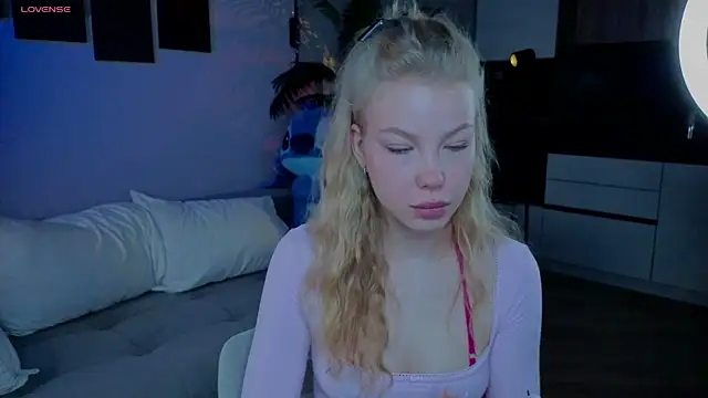 emilyshepar d online show from June 11, 2026, 2:44 am