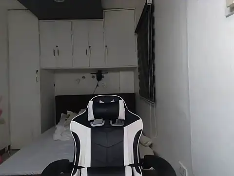 Snapshot of eattmebabyy chatting on March 1, 2026, 11:23 am eattmebabyy online show from March 1, 2026, 11:23 am