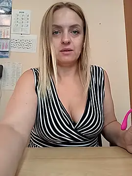 Ami Foxy online show from August 5, 2026, 6:27 am