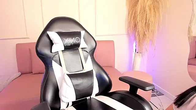 Snapshot of Lilily_lv chatting on September 16, 2025, 12:17 pm Lilily lv online show from September 16, 2025, 12:17 pm