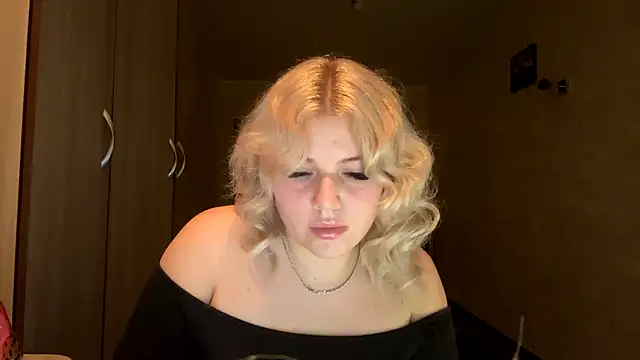 Snapshot of sunshinyflash chatting on November 13, 2025, 4:06 pm sunshinyflash online show from November 13, 2025, 4:06 pm