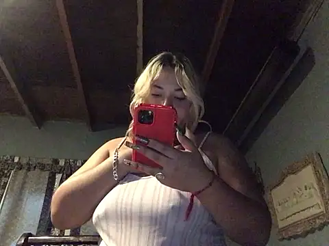 mooniebarbie1 online show from October 17, 2025, 11:46 am