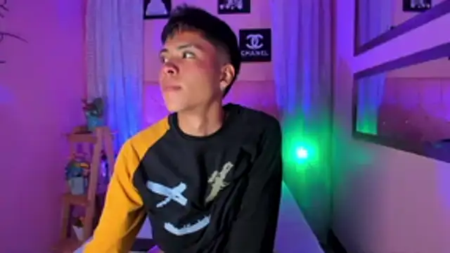 MaxiWildd online show from November 24, 2025, 1:00 pm