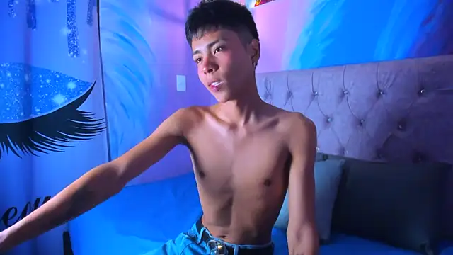 MaxiWildd online show from December 17, 2025, 1:06 pm