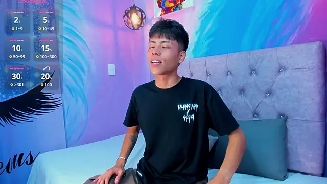 MaxiWildd online show from March 26, 2026, 1:06 pm