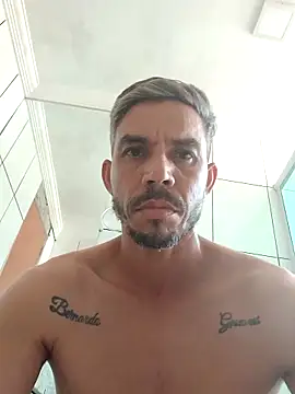 Snapshot of QfabO123 chatting on October 15, 2025, 5:35 pm QfabO123 online show from October 15, 2025, 5:35 pm