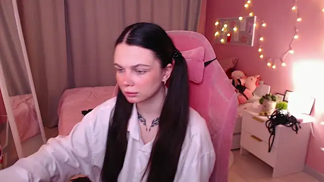 Michela Fruet online show from December 5, 2025, 1:03 am