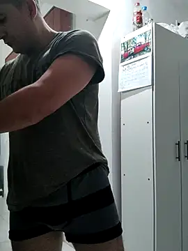 Bradd 32 online show from March 30, 2026, 8:15 am