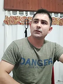 Snapshot of Bradd_32 chatting on April 25, 2026, 2:25 am Bradd 32 online show from April 25, 2026, 2:25 am