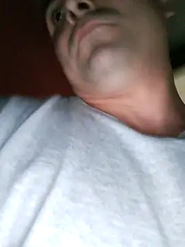 Snapshot of Bradd_32 chatting on May 8, 2026, 11:37 am Bradd 32 online show from May 8, 2026, 11:37 am
