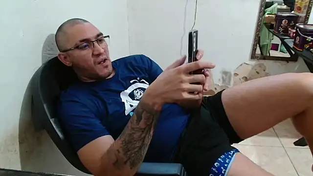 Snapshot of Leonino231 chatting on September 22, 2025, 4:53 pm Leonino231 online show from September 22, 2025, 4:53 pm