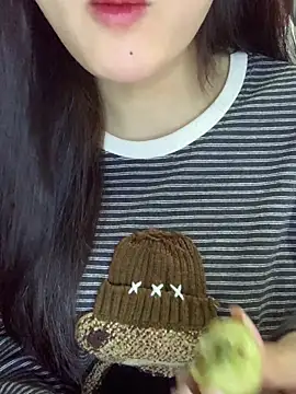 Linhtruong  online show from December 22, 2025, 4:20 am