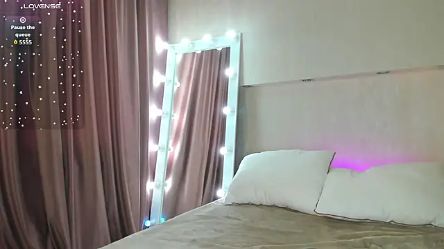 Adelina Bliss online show from April 2, 2026, 9:18 am