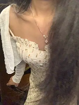 Nhinhi18 online show from April 6, 2026, 3:46 pm