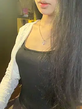 Nhinhi18 online show from April 21, 2026, 3:17 pm