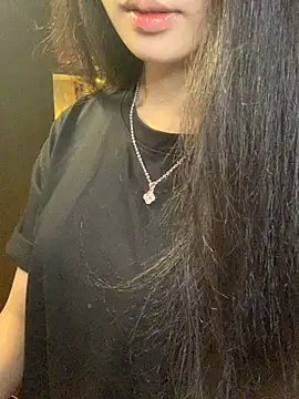 Nhinhi18 online show from April 25, 2026, 3:20 pm