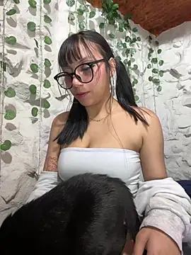 Maddy w online show from May 17, 2026, 3:26 am