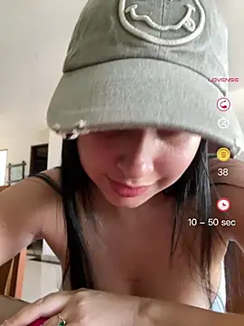 Snapshot of lucy_grey25 chatting on May 6, 2026, 3:06 pm lucy grey25 online show from May 6, 2026, 3:06 pm