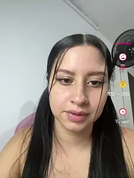 Snapshot of lucy_grey25 chatting on May 24, 2026, 11:10 pm lucy grey25 online show from May 24, 2026, 11:10 pm
