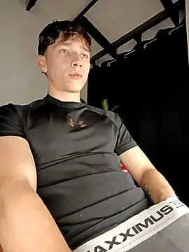 Snapshot of Logan_sixxer chatting on September 17, 2025, 10:55 pm Logan sixxer online show from September 17, 2025, 10:55 pm