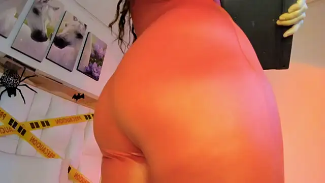 SamanttaMilf online show from November 5, 2025, 10:32 pm