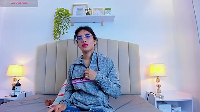 Rachel Donnelly online show from October 9, 2025, 4:32 am