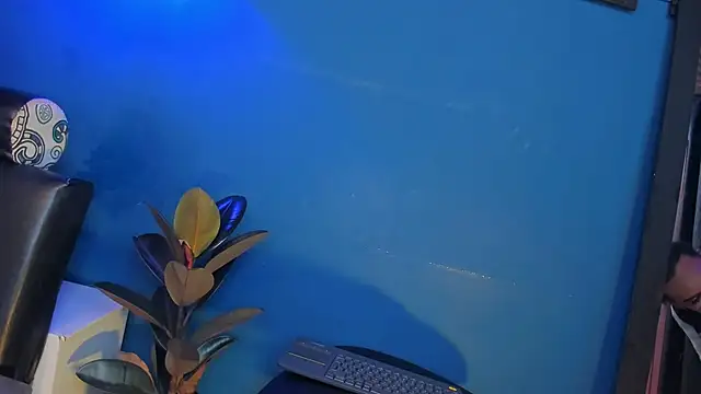 Hanzking01 online show from October 26, 2025, 10:43 am