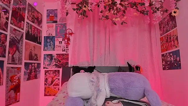 FluffyMelons online show from April 3, 2026, 11:03 pm