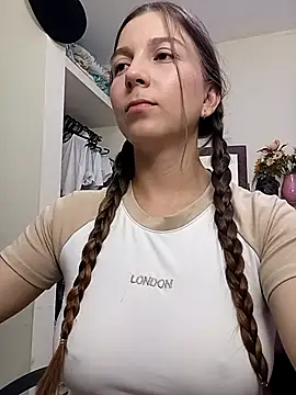 Arianna Moss online show from April 8, 2026, 2:22 am