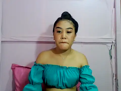 YourWildestDoll online show from April 21, 2026, 2:51 am