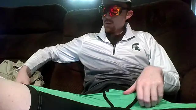 GayMITwink online show from April 15, 2026, 7:10 pm