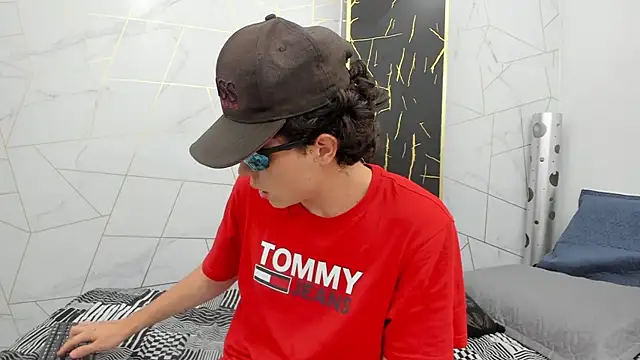 dia fax18 online show from October 30, 2025, 3:52 am