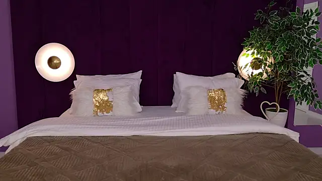 NoraHaynes online show from November 17, 2025, 3:12 am