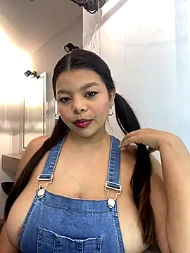 Snapshot of SiennaMonroe_ chatting on September 15, 2025, 7:14 pm SiennaMonroe  online show from September 15, 2025, 7:14 pm