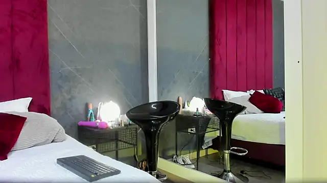 Snapshot of SiennaMonroe_ chatting on September 27, 2025, 5:40 pm SiennaMonroe  online show from September 27, 2025, 5:40 pm