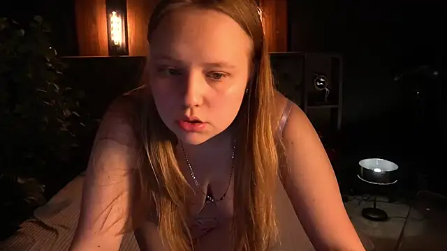 CrystallPaws online show from November 28, 2025, 6:49 am